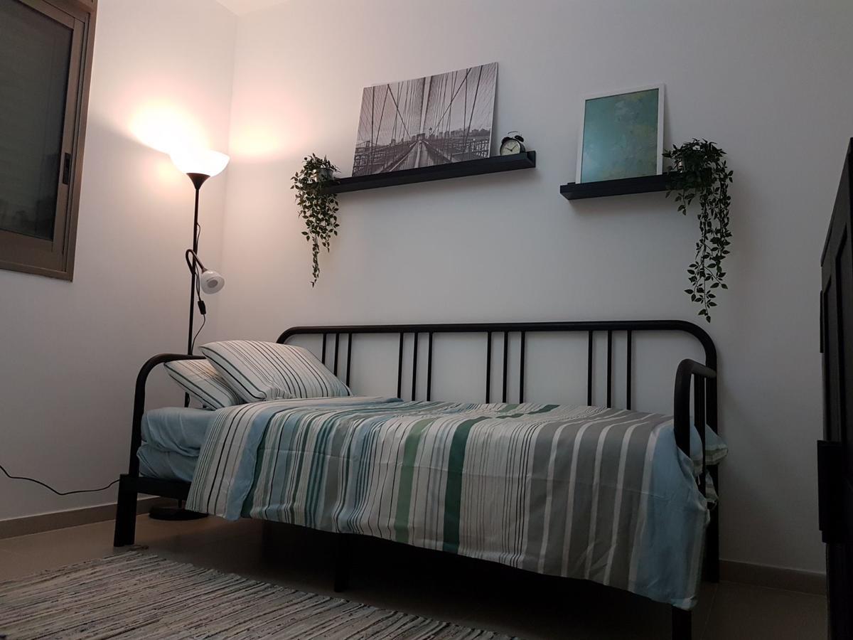 Private Bed/Bathroom In Netánja Kültér fotó