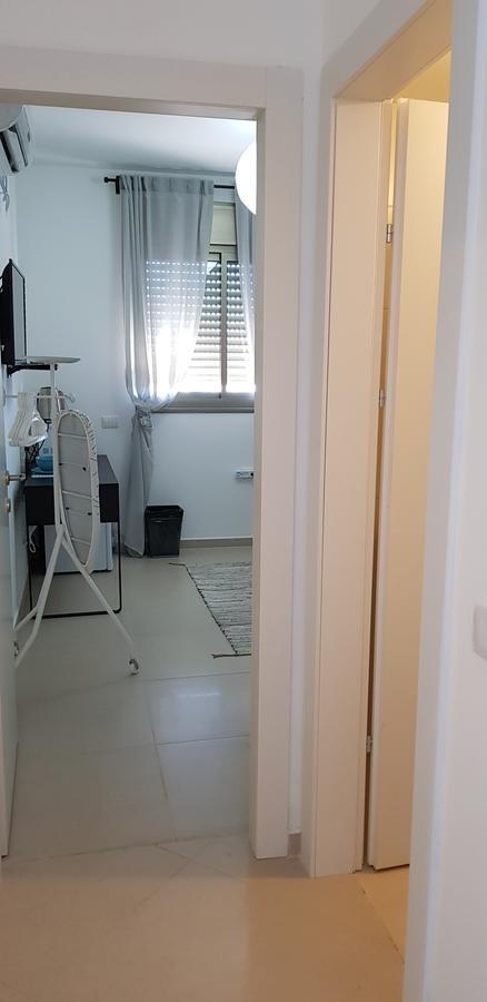 Private Bed/Bathroom In Netánja Kültér fotó