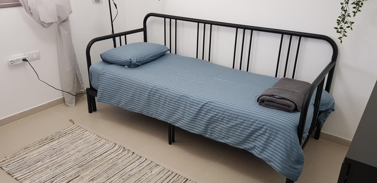 Private Bed/Bathroom In Netánja Kültér fotó