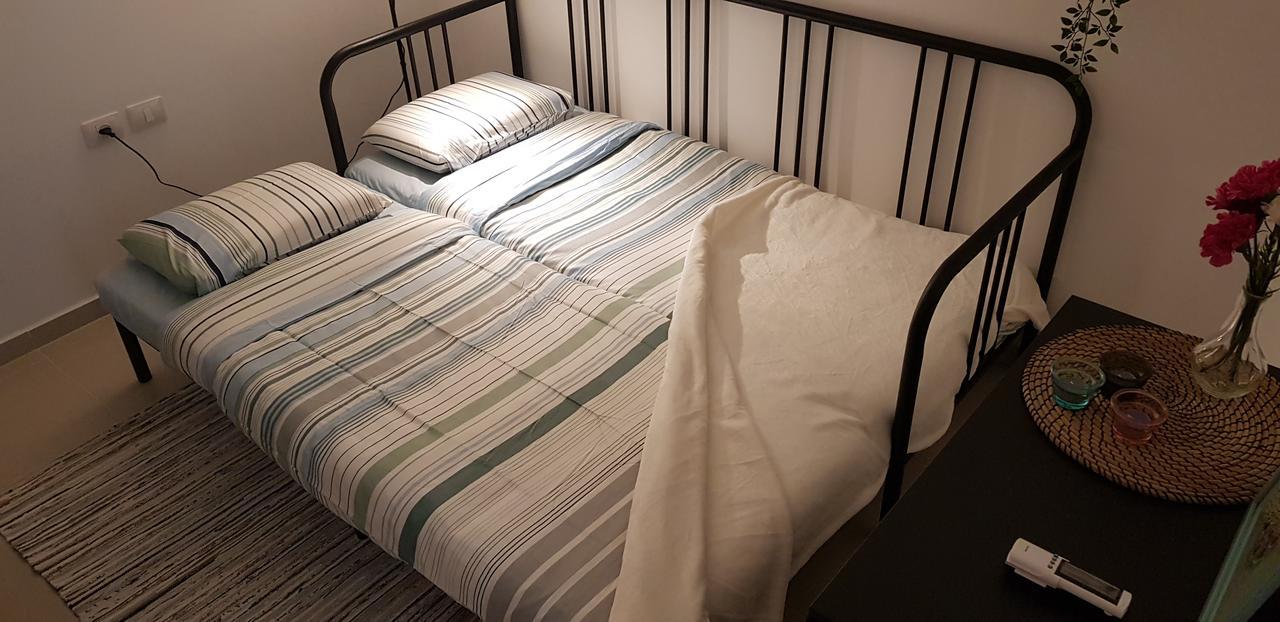 Private Bed/Bathroom In Netánja Kültér fotó